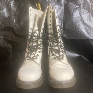 Dr. Martens 14 eye white boots